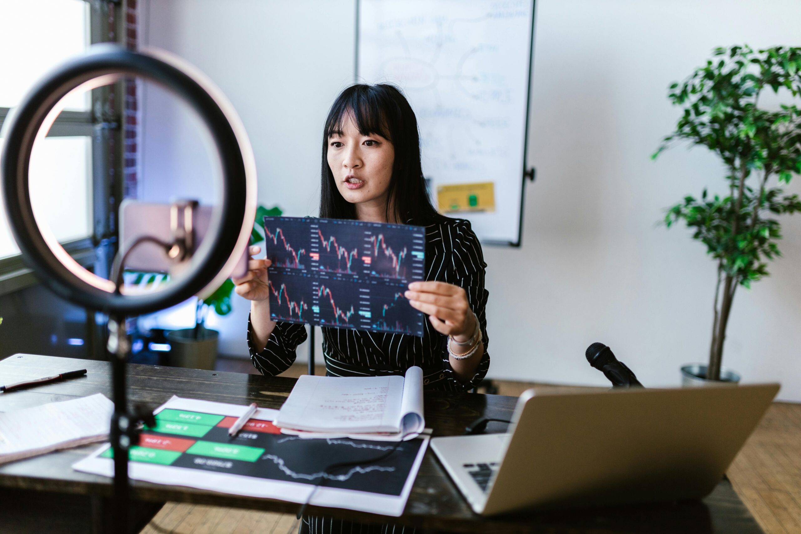 Navigating B2B Content Marketing in the Age of AI
